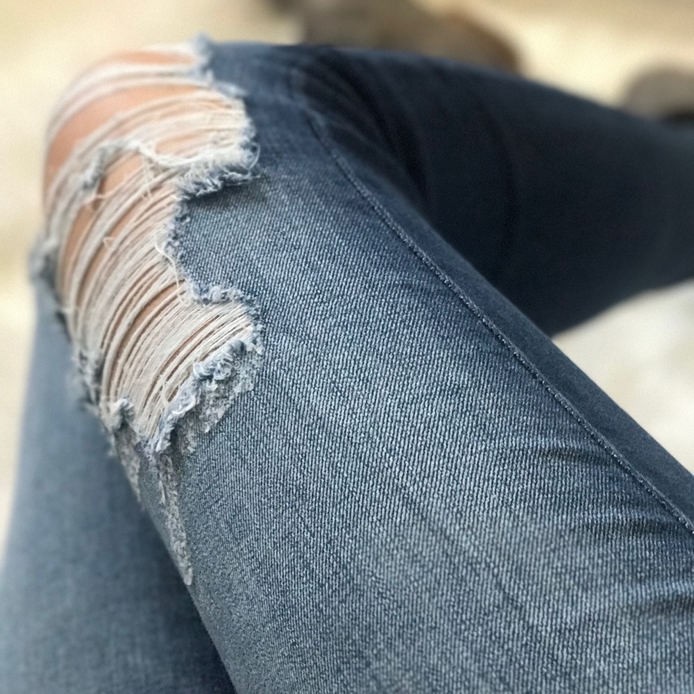 Destructed Skinny Jean - Picture 5 of 8